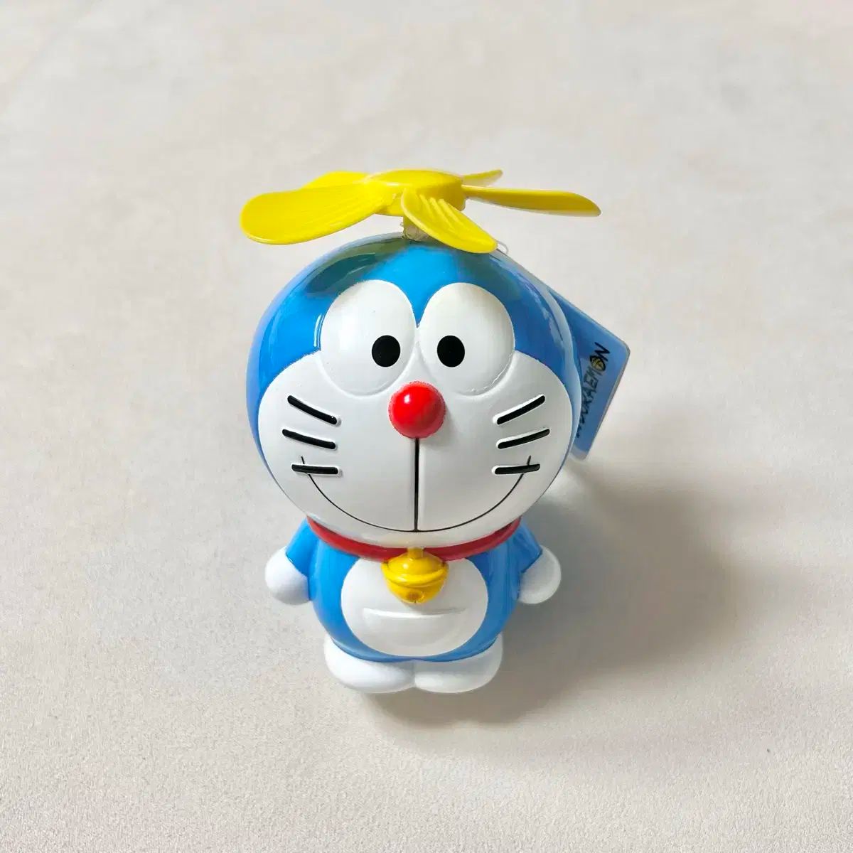 日本正規品 ドラえもん 手動ファン フィギュア