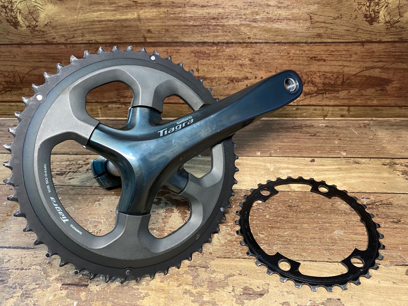 SUGINOチェーンリング (50-34T) とボルト/ナットのセット 1個 車