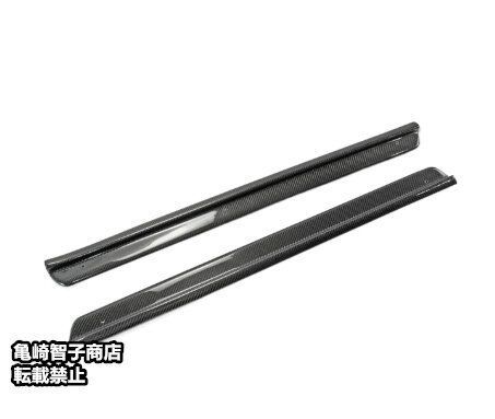 GTSブラックカーボンカーボンファイバー製スカッフプレート キックガード付きWP