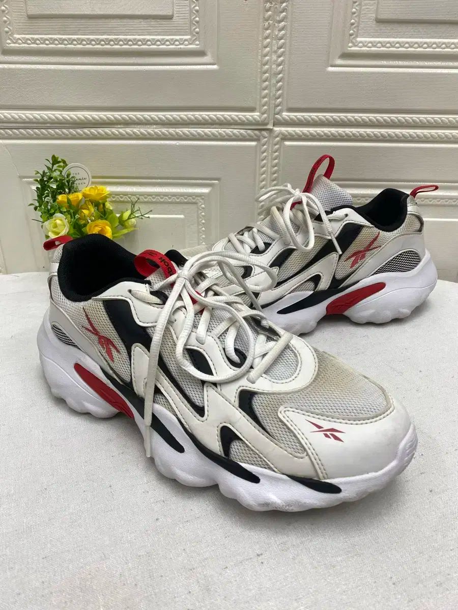 Reebok リーボック アグリー スニーカー