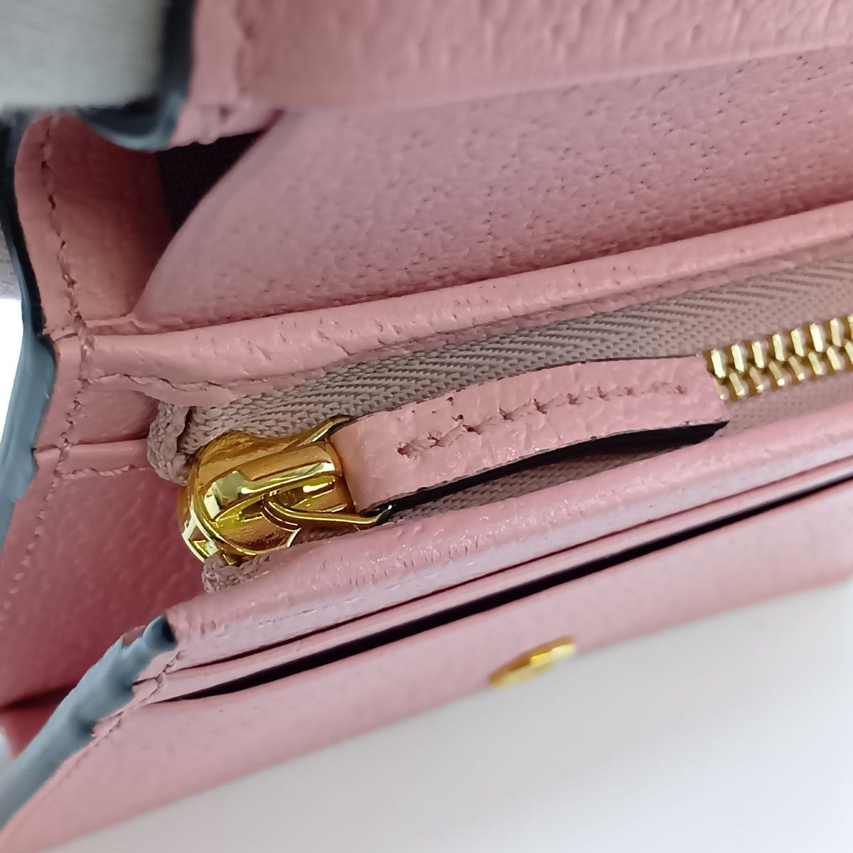 【未使用品】GUCCI グッチ GGマーモント ストロベリーチェリー二つ折り財布 未使用品】GUCCI グッチ GGマーモント ストロベリーチェリー二