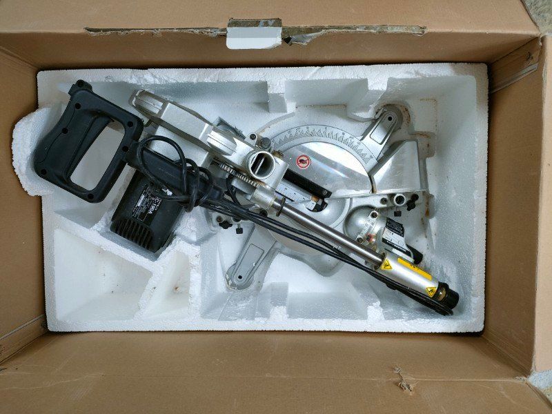 新興製作所 卓上スライド丸ノコ SSC-190A モータ異音も軸ブレもなし 動作 済み