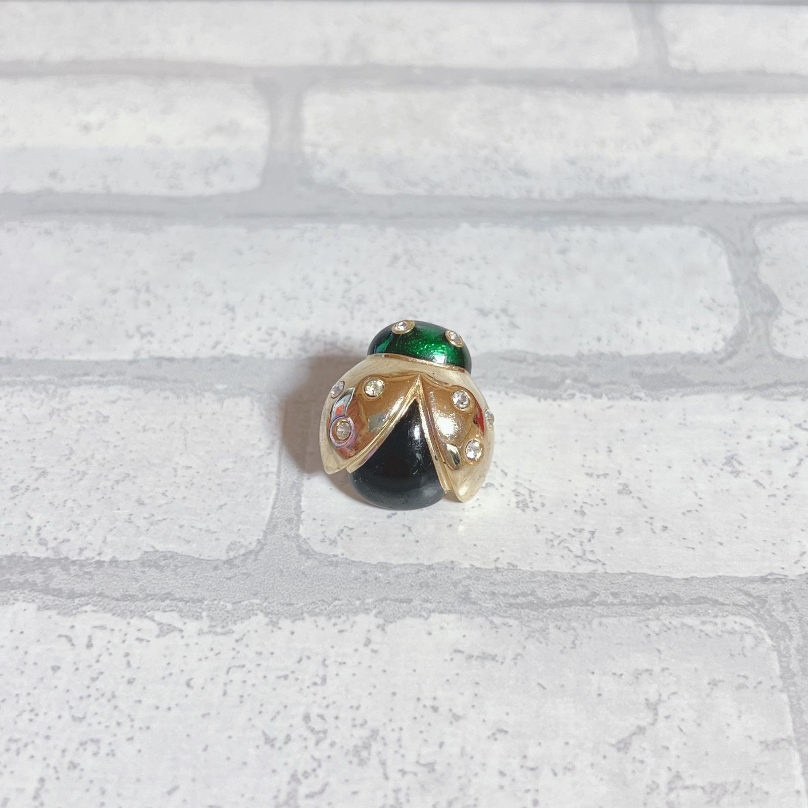 金色 の てんとう 虫 宝石 テントウ虫 ピンブローチ 中古 パスクワーレ