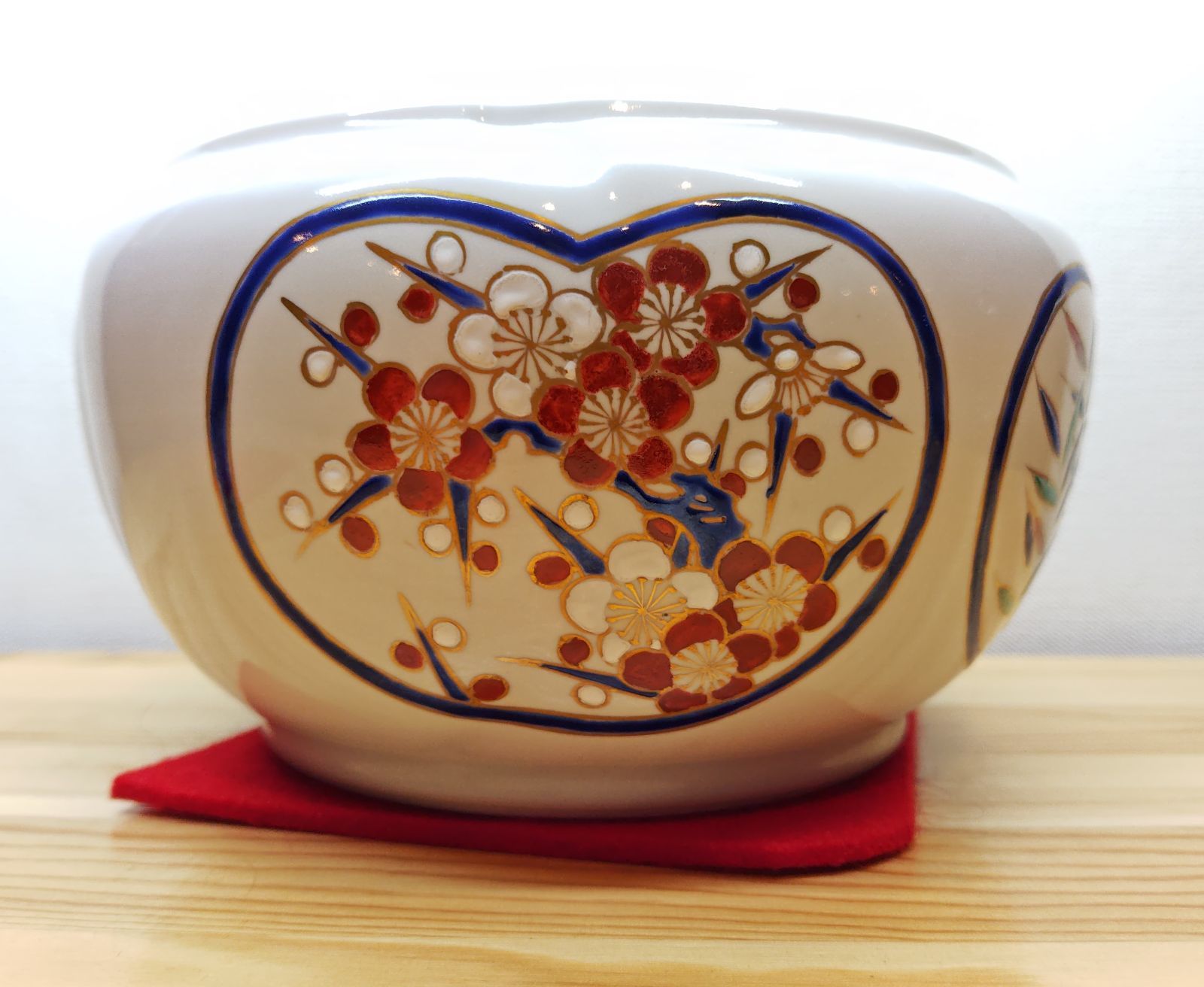 送料込【逢絢亭】茶道具 捻梅水指 京焼 色絵 四君子の図 平安祥堂 共箱入り 逢絢亭】茶道具 捻梅水指 京焼 色絵 四君子の図 平安祥堂 手塚祥