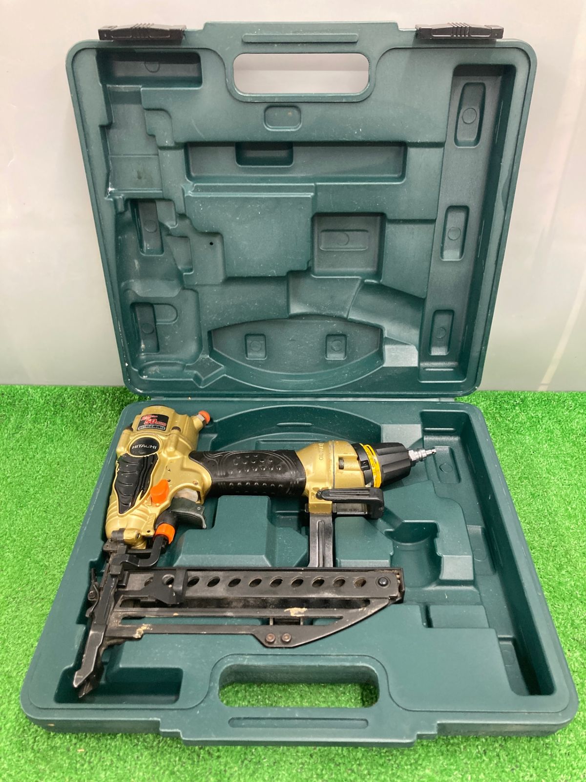 中古品】【0922】日立工機 高圧フロア用タッカー (ステープル幅4 中古品】【0922】日立工機 高圧フロア用タッカー (ステープル幅4
