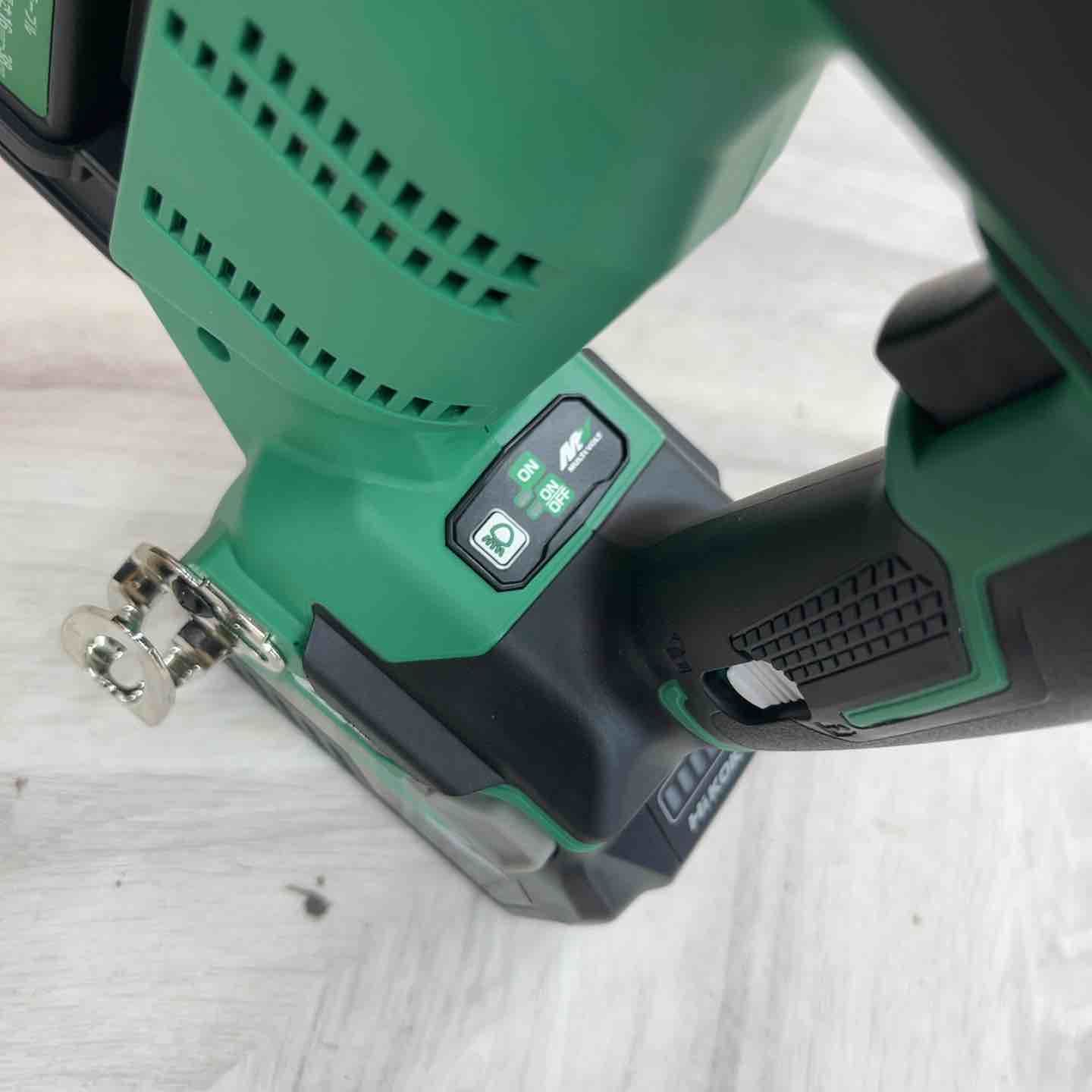 コードレスフロアタッカー