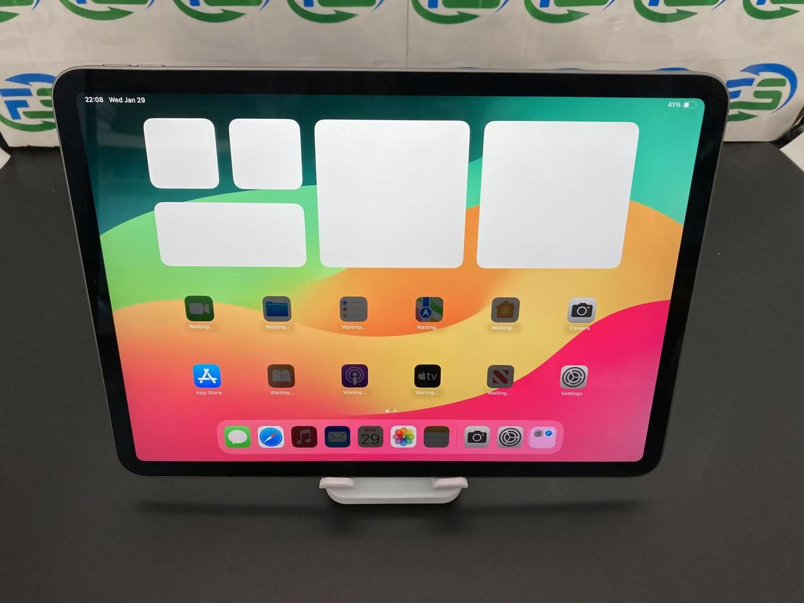 良品 iPad Pro 11インチ 第2世代 256GB Space Gray Wi-Fiモデル 良品 iPad Pro 11インチ 第2世代 256GB Space Gray Wi-Fiモデル
