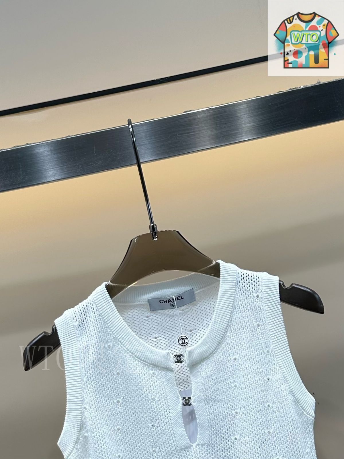 【上品な色味が映える★シャツにも◎】CHANEL 25A ニットベスト 今日特価】Chanel 25 夏季新款 カットアウトニットベスト-1