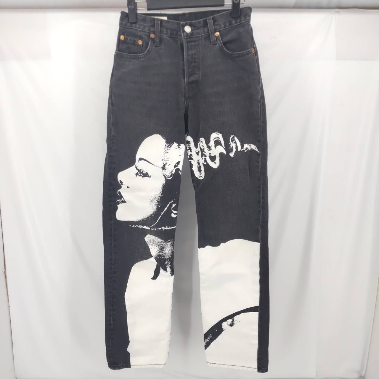 05m0409 【Levi's】 Universal Monsters リーバイス 501 PREMIUM デニム ストレートパンツ  A3683-0000 W23/L30 ブラック/黒 【中古品】