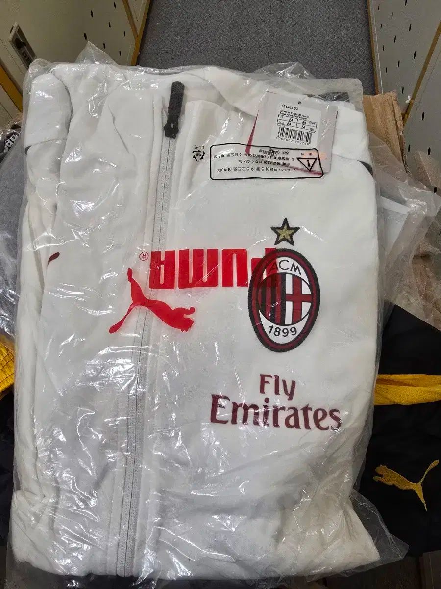 18 ー 19 AC ミラノ スタジアム ジャケット ホワイト