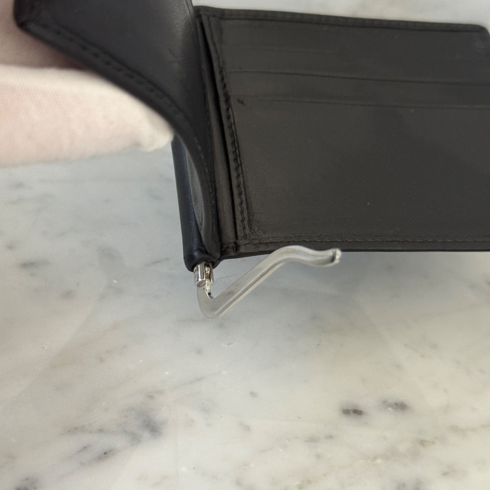 プラダ 二つ折り財布