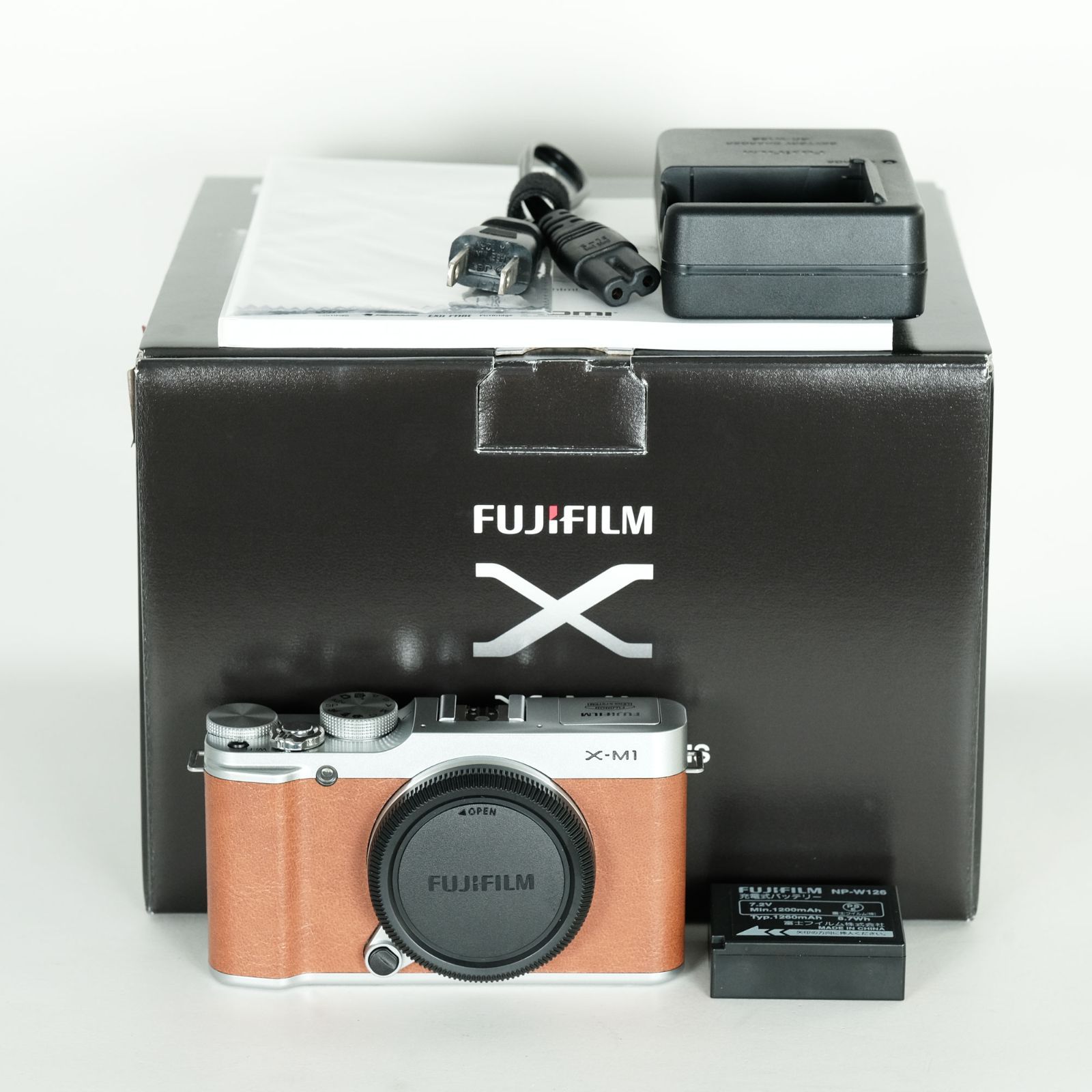 FUJIFILM ミラーレス一眼カメラ X-M1 ボディ 1630万画素APS-C シルバー F FX-X-M1S FUJIFILM ミラーレス一眼レフカメラ X-M1 ボディ ブラック