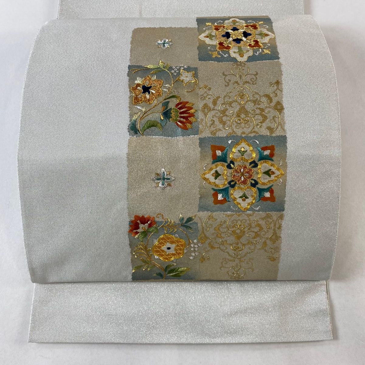 袋帯 秀品 市松 華文 刺繍 金銀糸 灰色 お太鼓柄 正絹