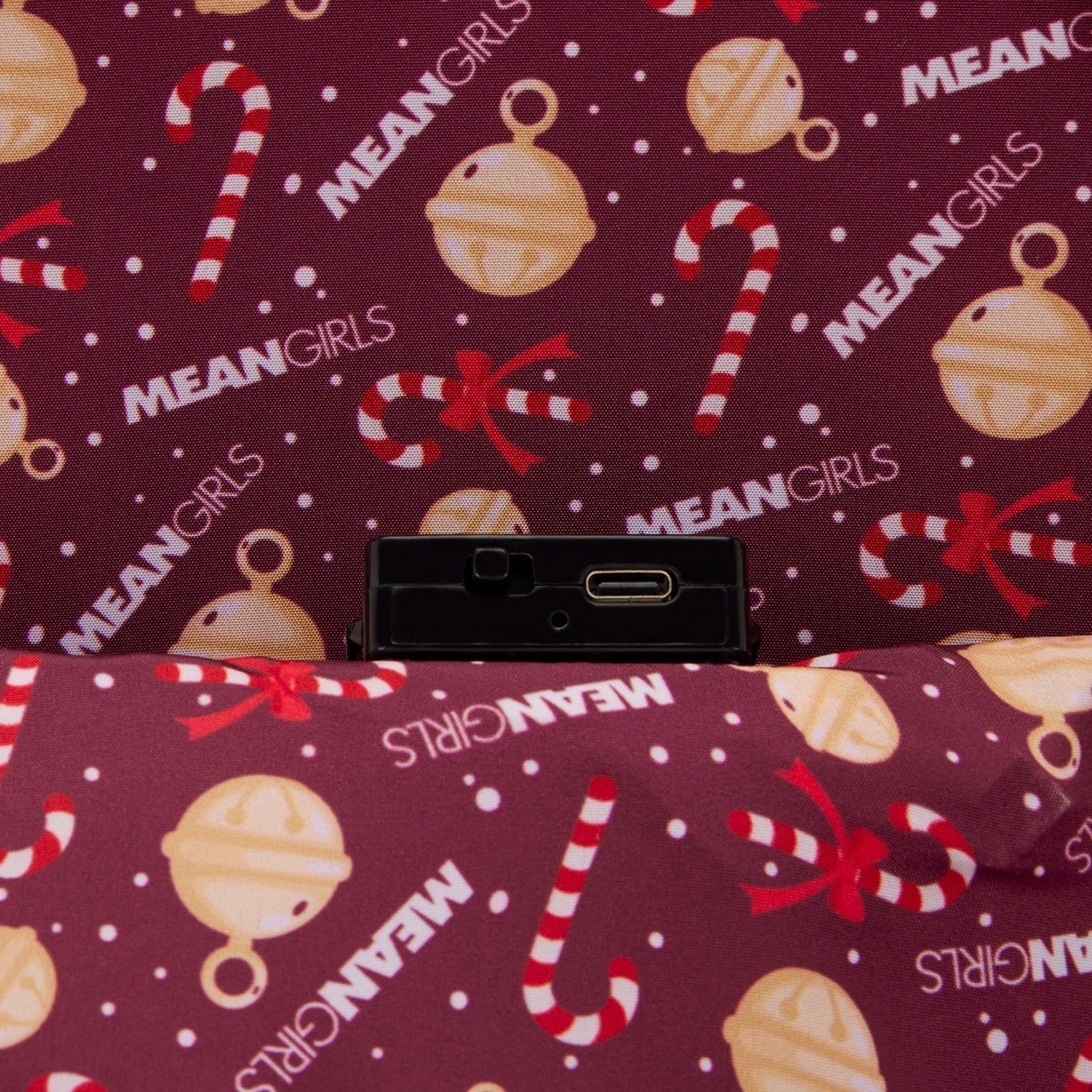 Mean Girls × Loungefly ジングルベルロック ライトアップ ミニバックパック ミーン ガールズ DECORATOM_COM_BR