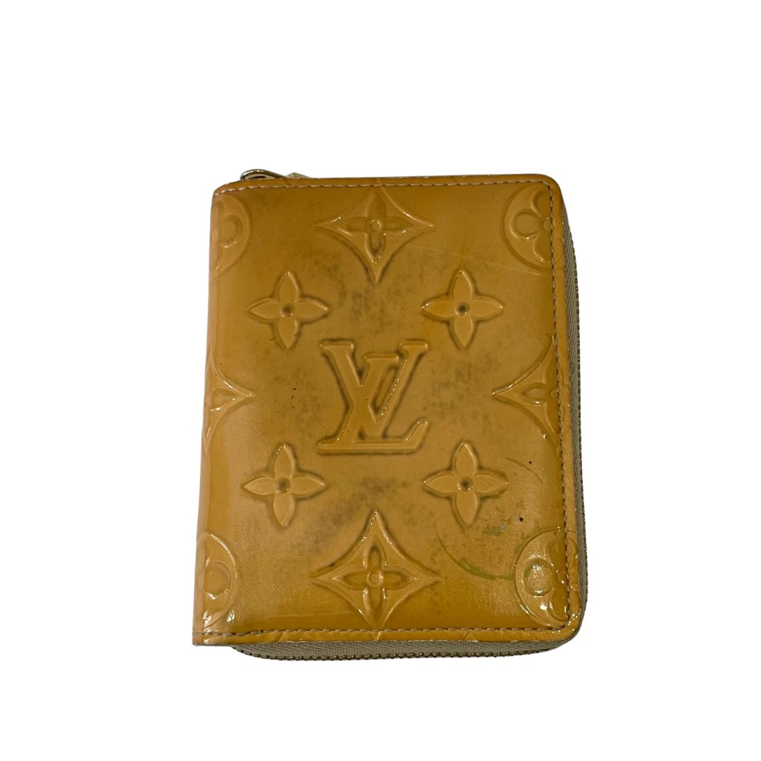 【超美品、未使用に近い】モンブランMONTBLANC二つ折り財布、黒、シボ革 超美品、未使用に近い】モンブランMONTBLANC二つ折り財布、黒、シボ革