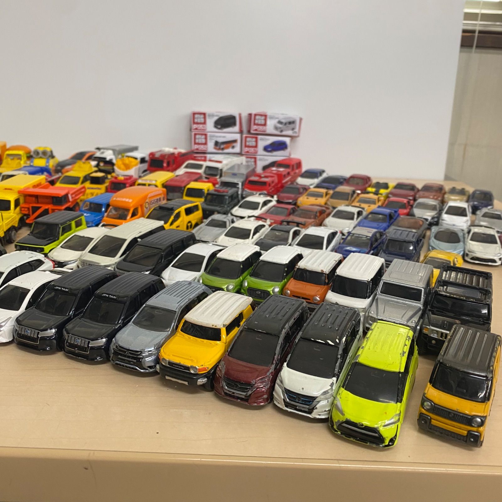 トミカまとめ売り トミカまとめ売り‼️232個‼️ - メルカリ