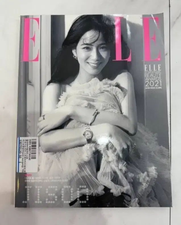 BLACKPINK(ブラックピンク・ブルピン) ジス(JISOO) ELLE 雑誌 マガジン Magazine カバーモデル