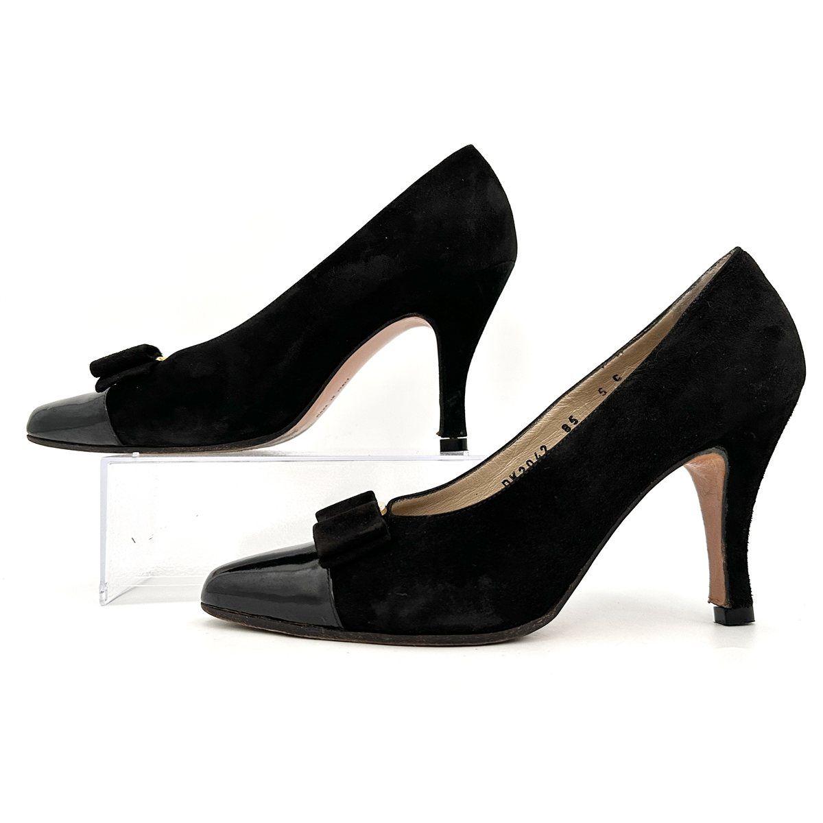 ■希少■ Ferragamo パンプス スエード ヴァラリボン 黒 2418T Ferragamo ヴァラリボン パンプス スエード キャップトゥ