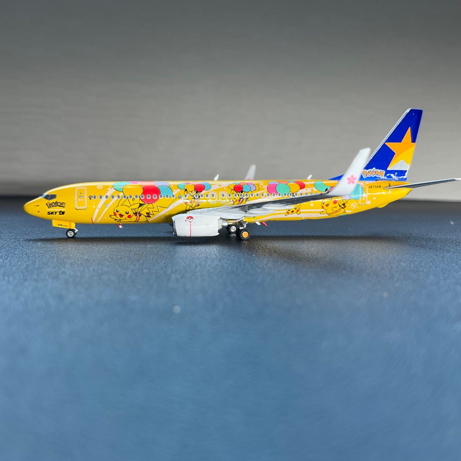 人気の 1:130 スカイマーク ピカチュウジェットBC1 B737-800 航空機 