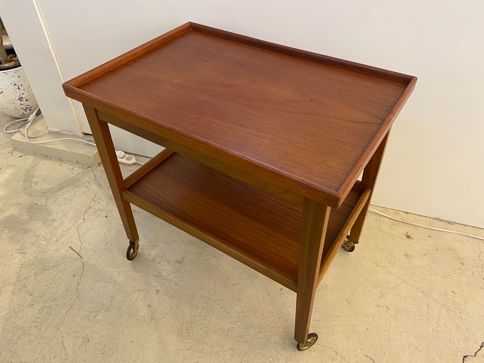 【希少】北欧ビンテージ ワゴン/サイドテーブル デンマークヴィンテージ ワゴンテーブル サイドテーブル キャスター