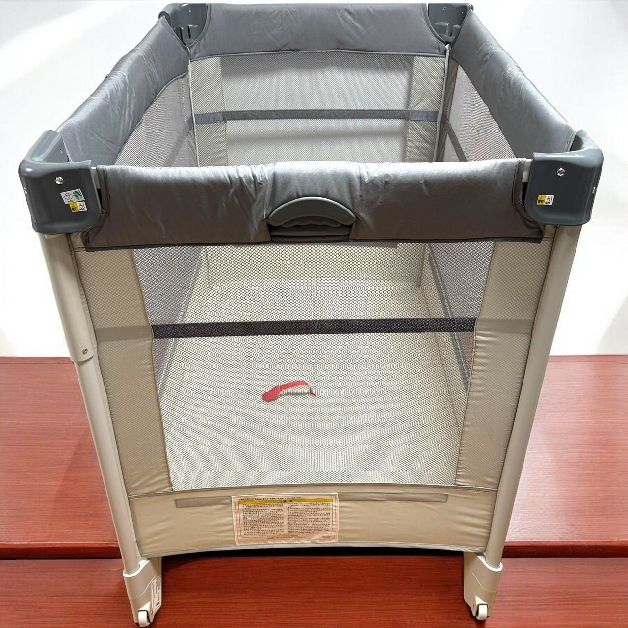 送料込み！ アップリカ ココネルエアー 折り畳み ベビーベッド ミルク WH