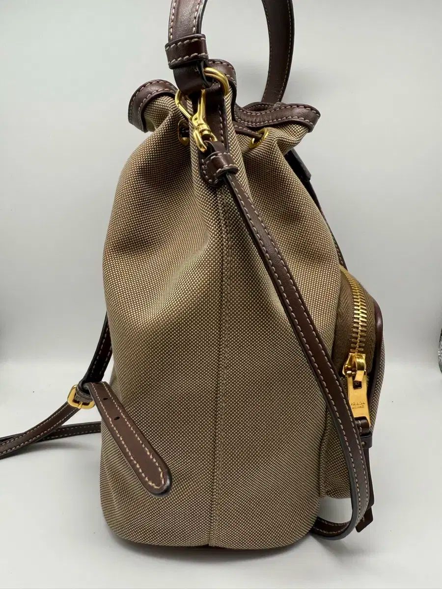 卍 PRADA