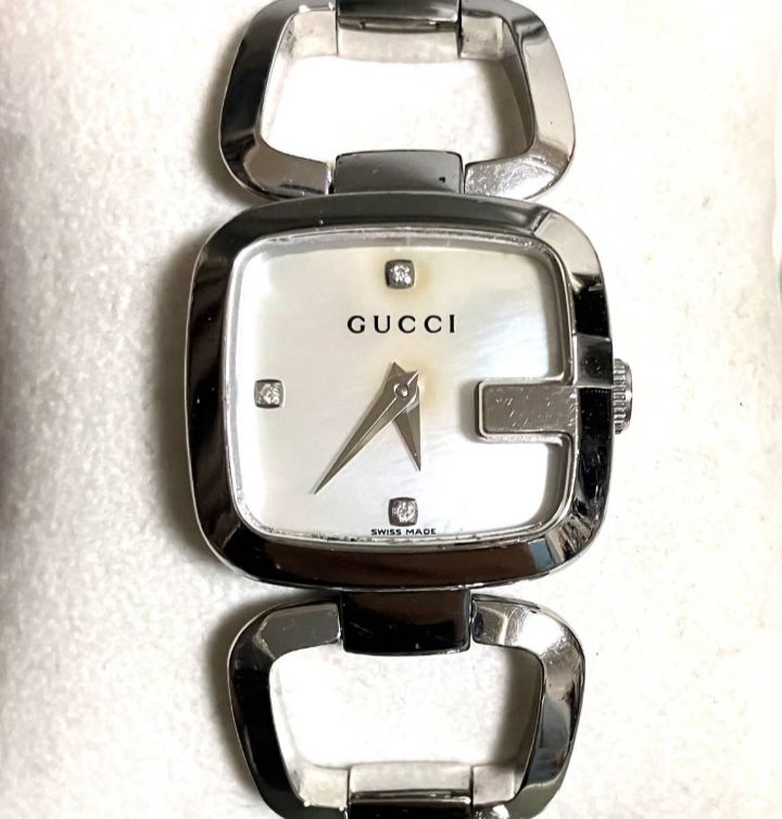 超美品の GUCCI ク125.5 シェル 3Pダイヤ入り Gコレクション 腕時計