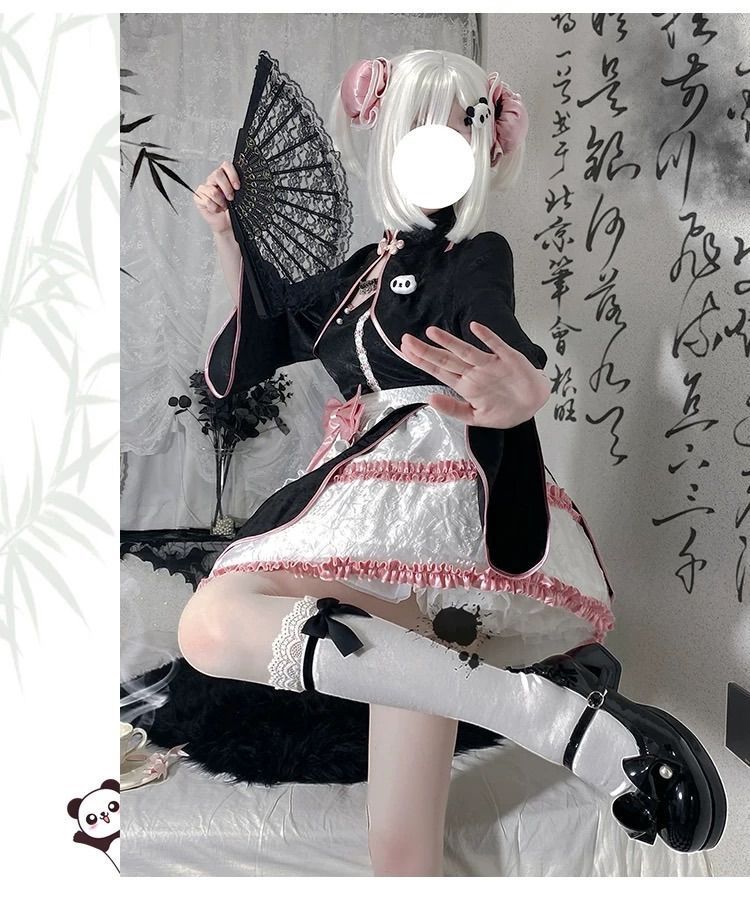 ピンク色が 中華風コスチューム