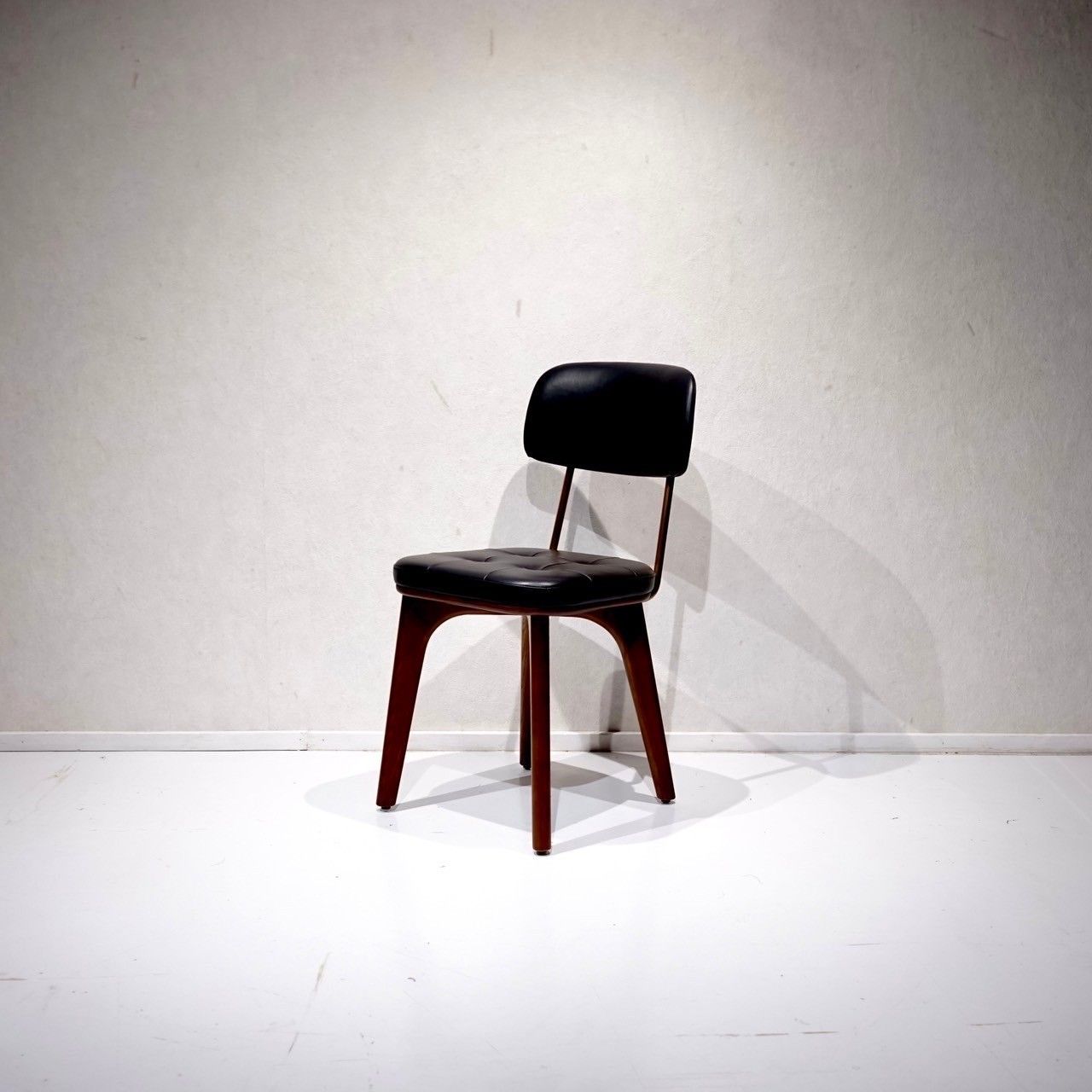ステラワークス Stellar Works ユーティリティチェア Utility Chair U ダイニングチェア アームレス チェア 椅子 牛革 ウォールナット モダン 北欧 ラグジュアリー