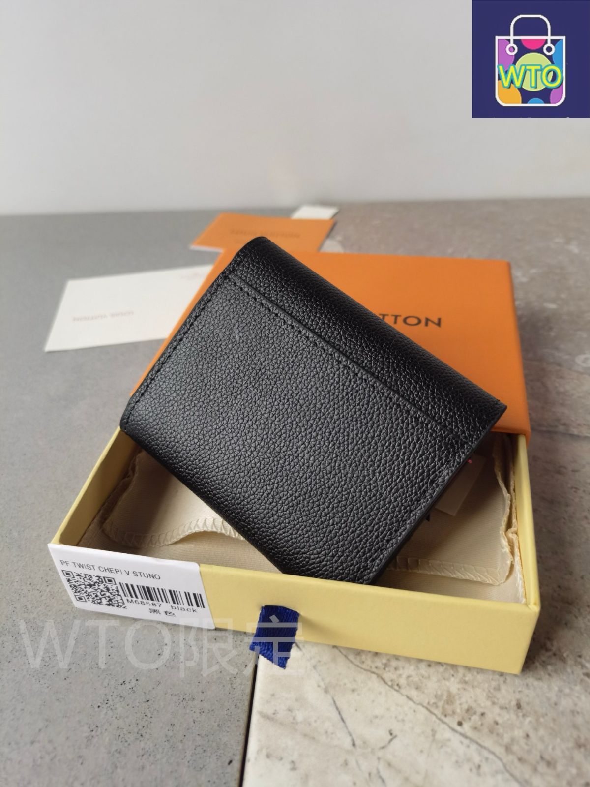 今日特価】Louis Vuitton ルイヴィトン 小牛皮製でロゴを飾った