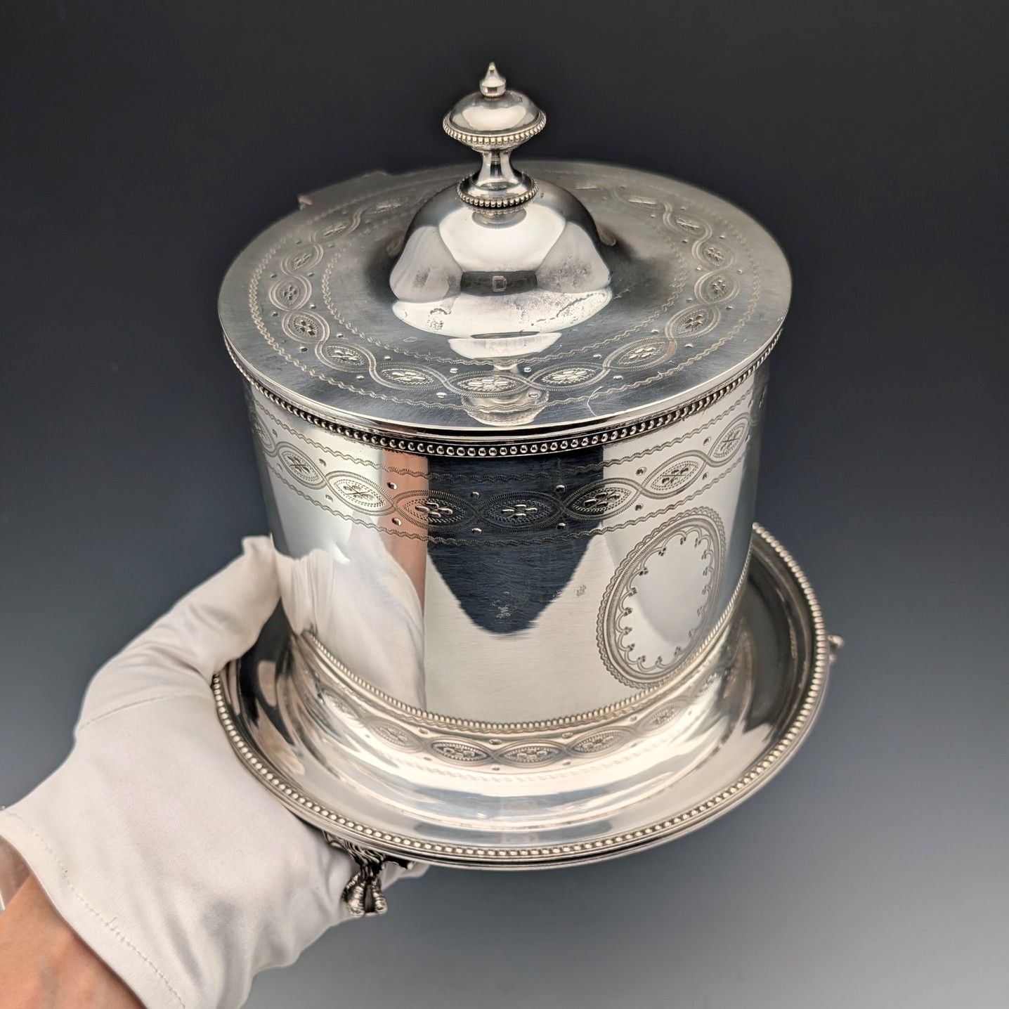 ビスケットバレル