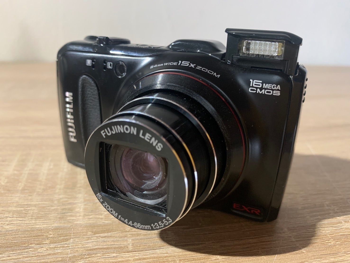 完動品】Fujifilm FinePix F550EXR ブラック デジカメ