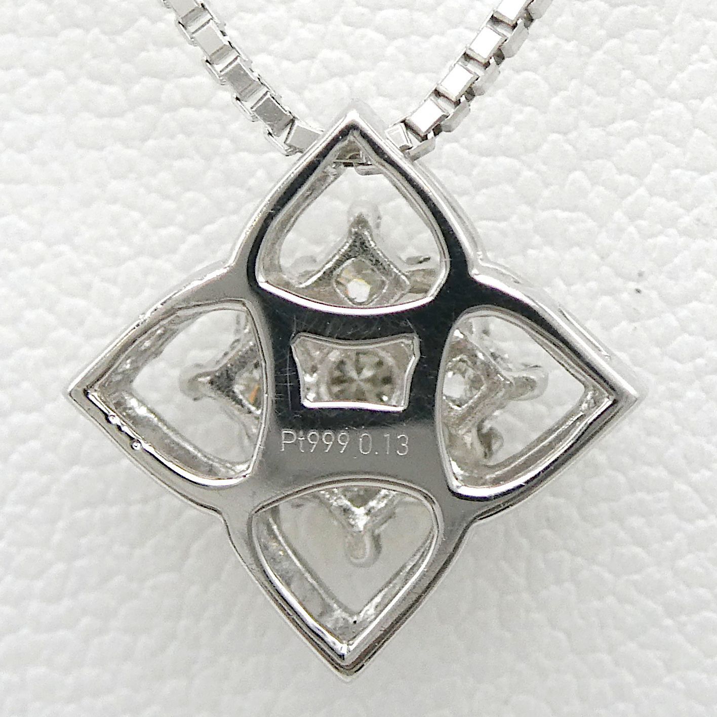 ペンダント Pt999 ダイヤモンド0.13ct フラワーモチーフ - メルカリ