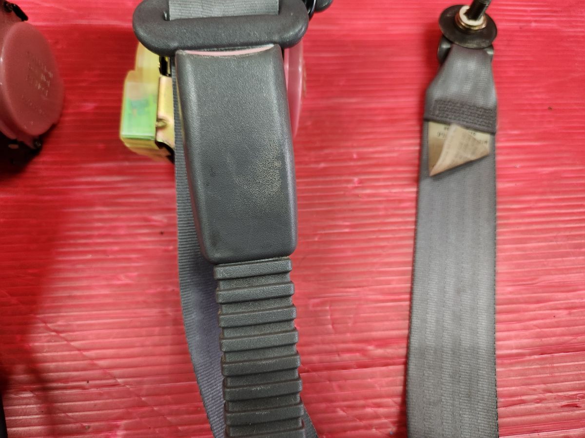 左右 フロントシートベルト