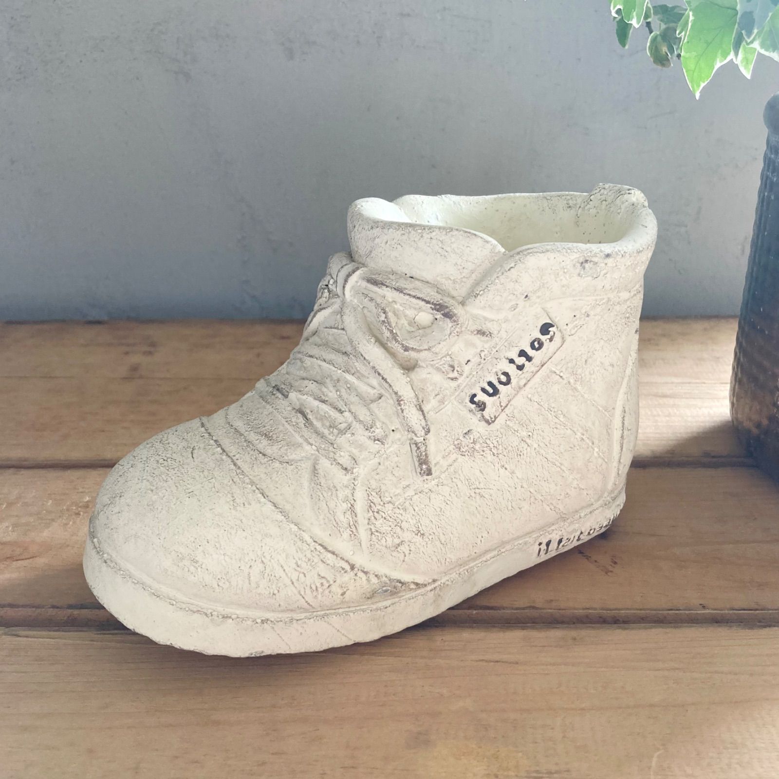 ✳︎初売り.新春特別価格✳︎多肉植物そのまま飾れる.市販の陶器スニーカー