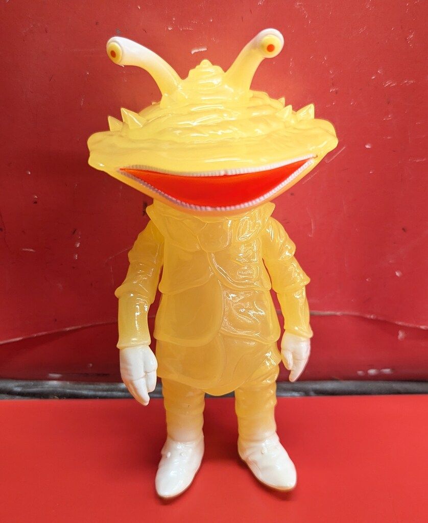 KAIJIN×One up ウルトラ怪獣 カネゴン 乳白イエロー成型 ソフビ カネゴン up KAIJIN×One ソフビ ウルトラ怪獣 乳白イエロー成型 クリア