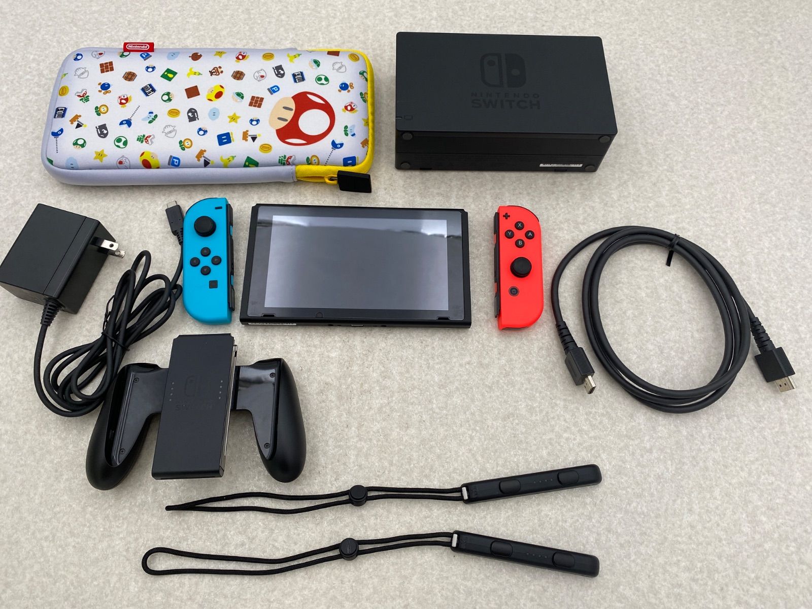 Nintendo Switch 本体　Joy-Con 付属品 任天堂 Nintendo Switch 本体 グレー Joy-Con 2個