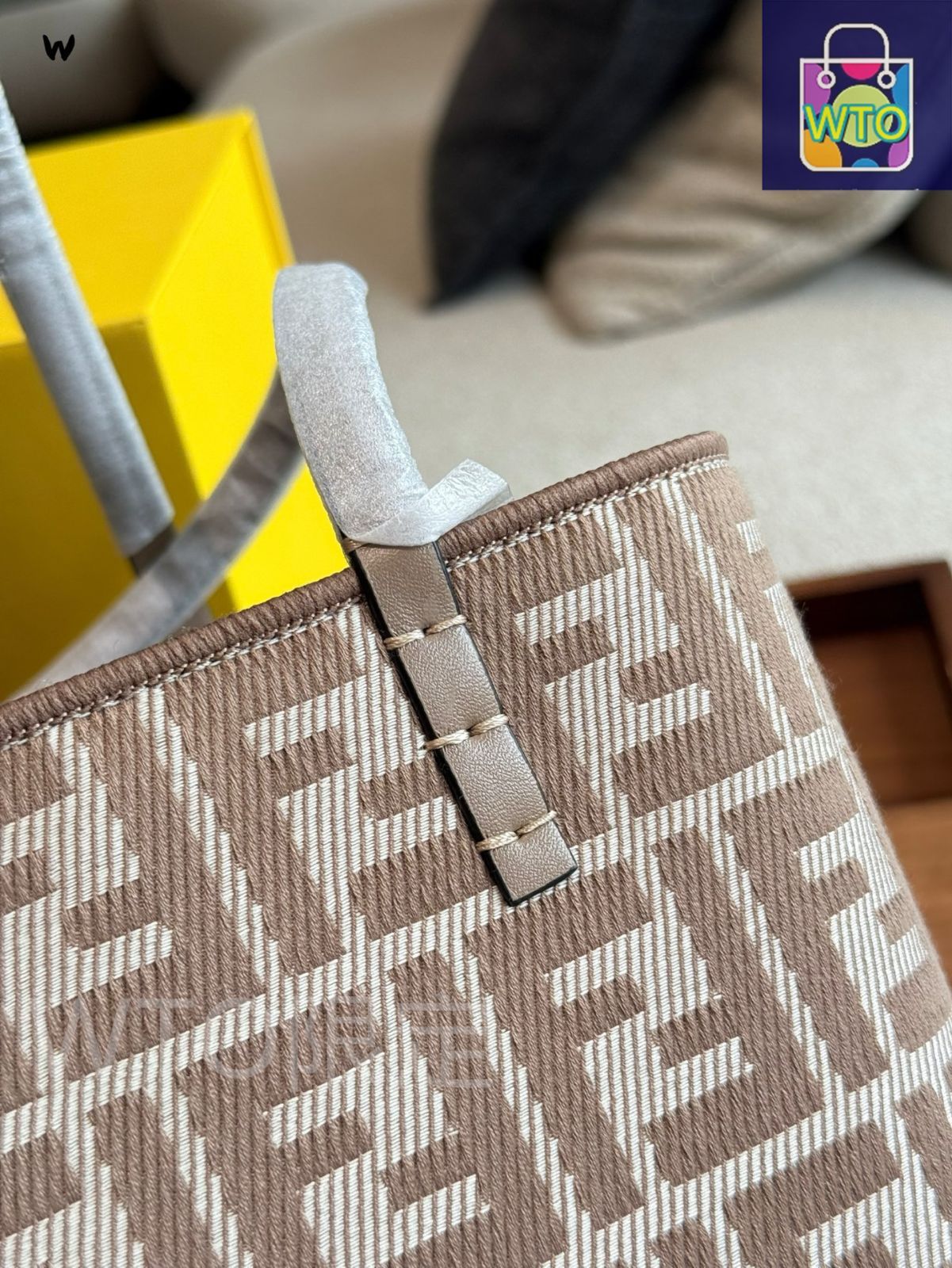 FENDI 25SS オレンジぺカンストライプ リバーシブルトートバッグ 今日特価】Fendi フェンディ リバーシブル トートバッグ