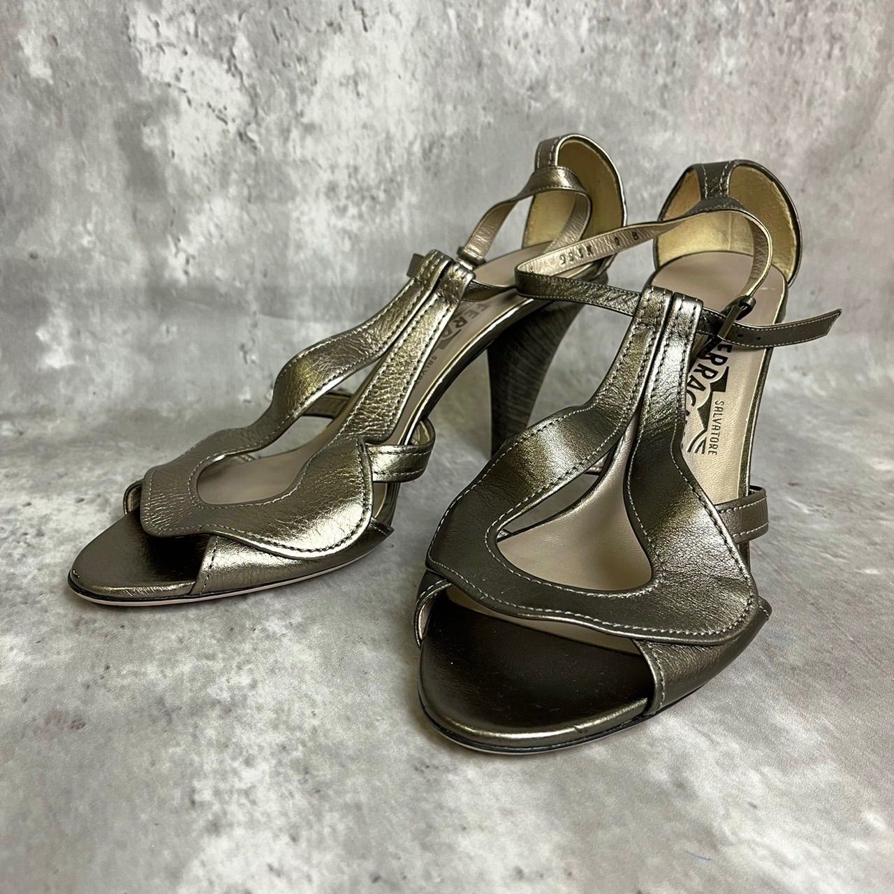 ✨良品✨ Salvatore Ferragamo サルヴァトーレフェラガモ サンダル 