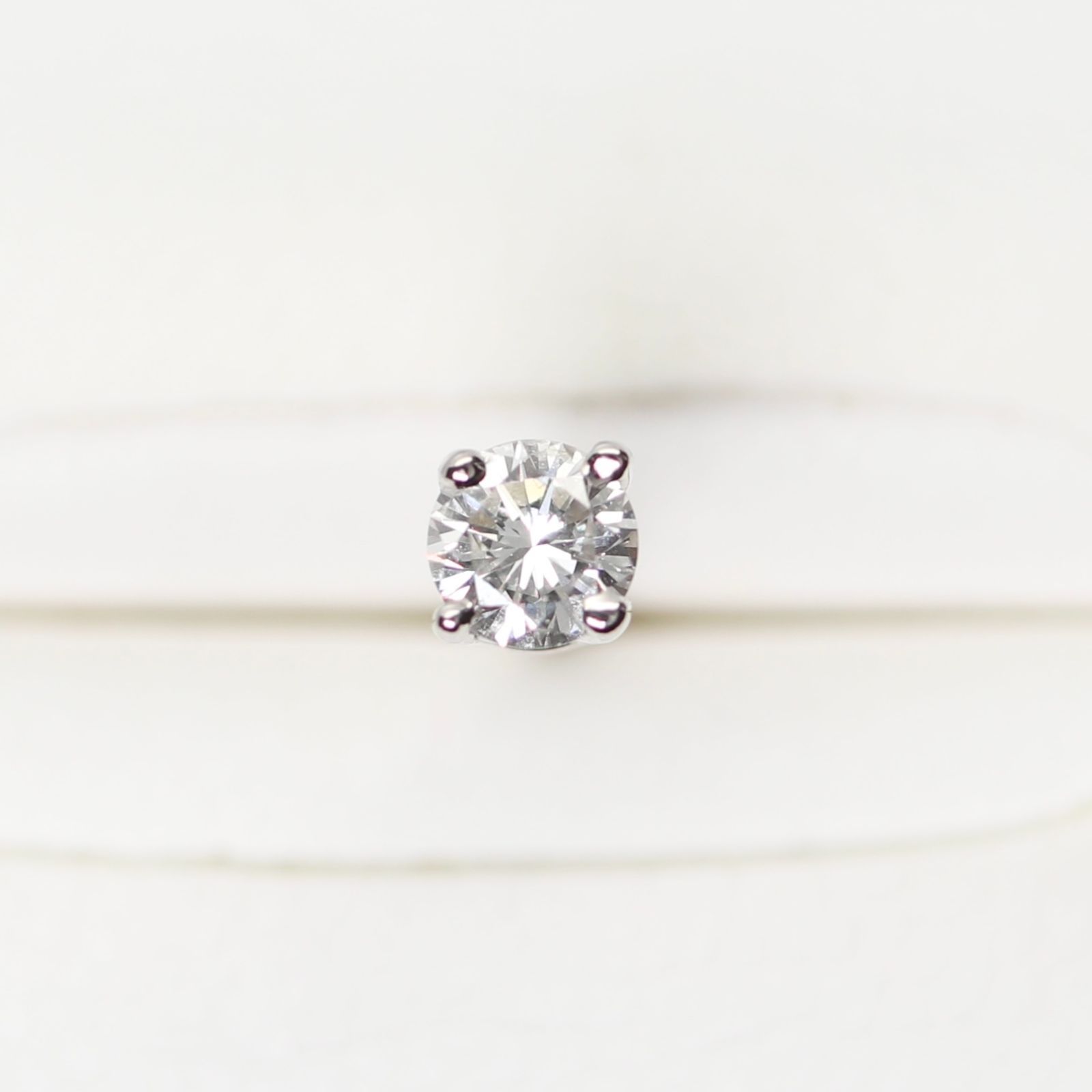 ティファニー ソリティア ダイヤ シングル ピアス Pt950 24-659