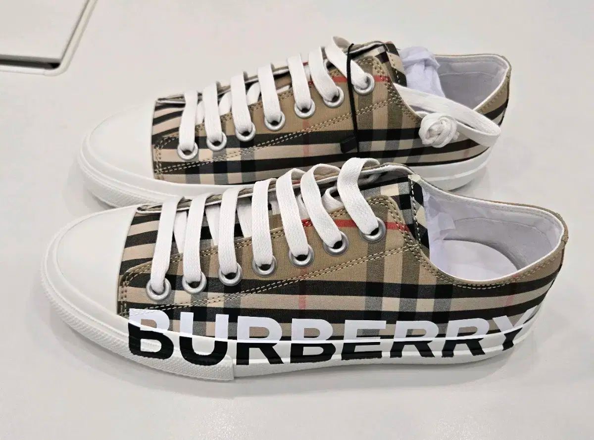 BURBERRY チェック ロゴ レディース スニーカー 8024301 37サイズ