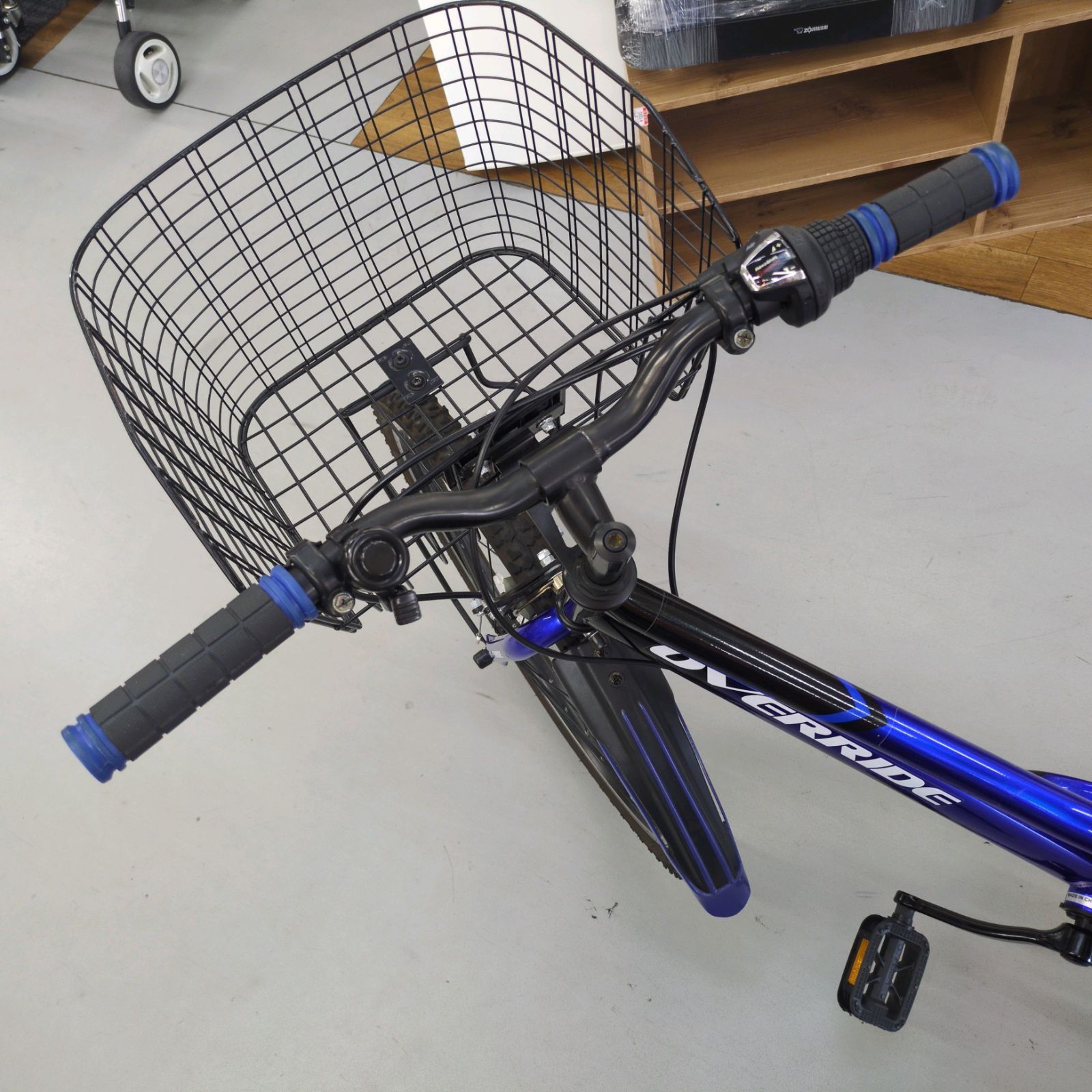 J554 ☆多少小キズ有り☆子供自転車☆OVER RIDE☆LEDダイナモ☆6段☆24