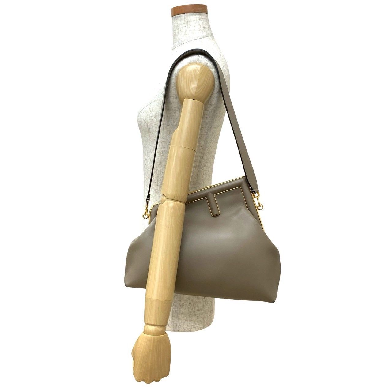 ★送料込★FENDI フェンディ ファースト ミディアムハンドバッグ 極 美品 箱 袋付 FENDI フェンディ ファースト ミディアム