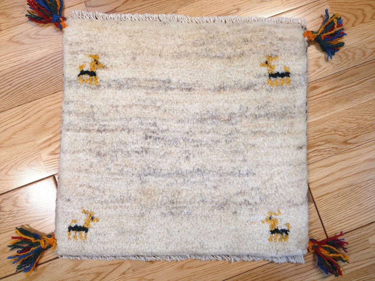 ペルシャギャッベ ミニマット 40 x 39 cm ヤギ 羊 アイボリー ベージュ グレー T 9535