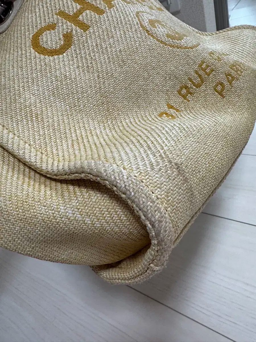 黄色