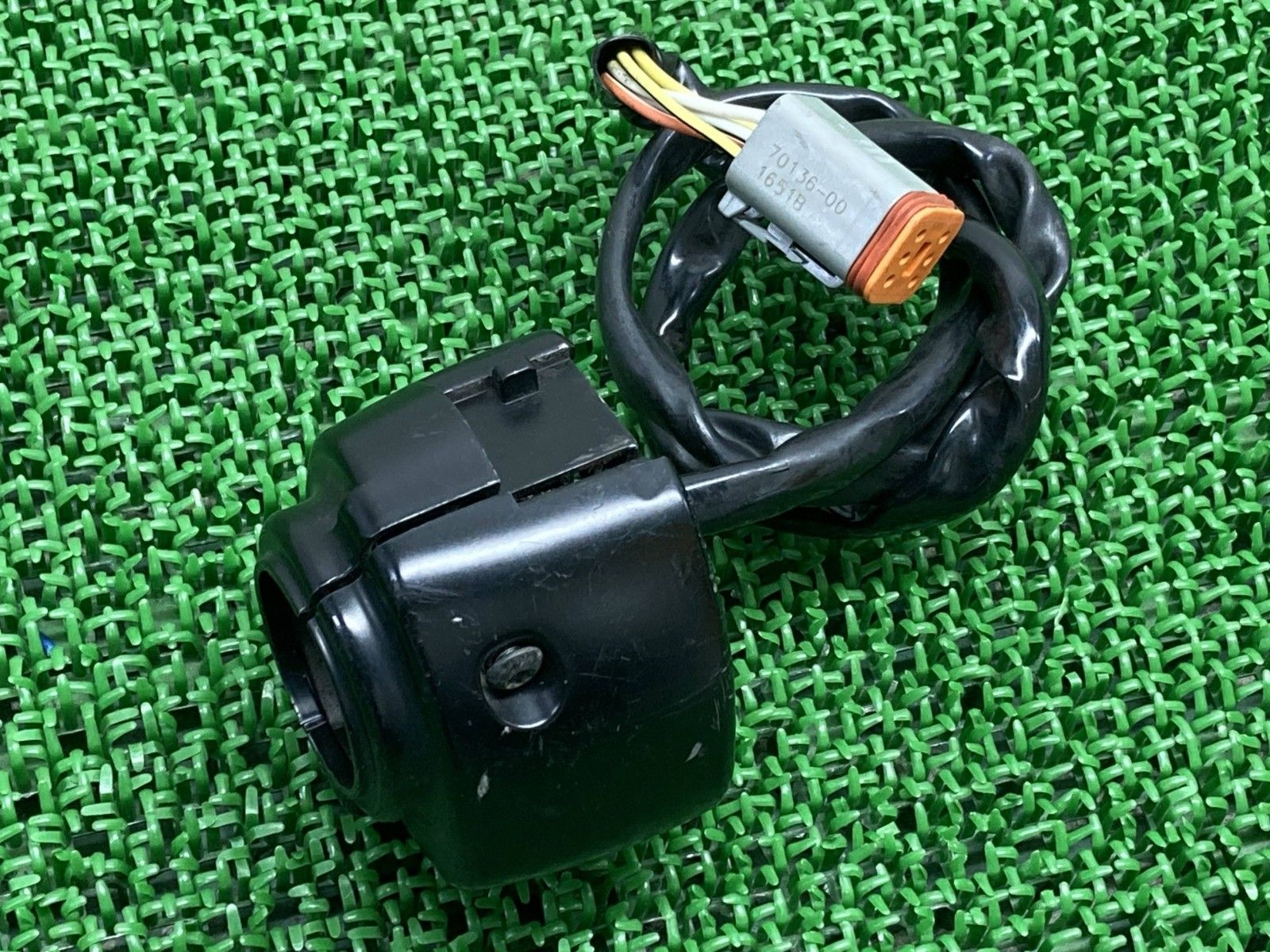 ソフテイル ハンドルスイッチ 左 ハーレー 純正 バイク 部品 TC88 TC96 割れ欠け無し 品薄 品 車検 Genuine eN