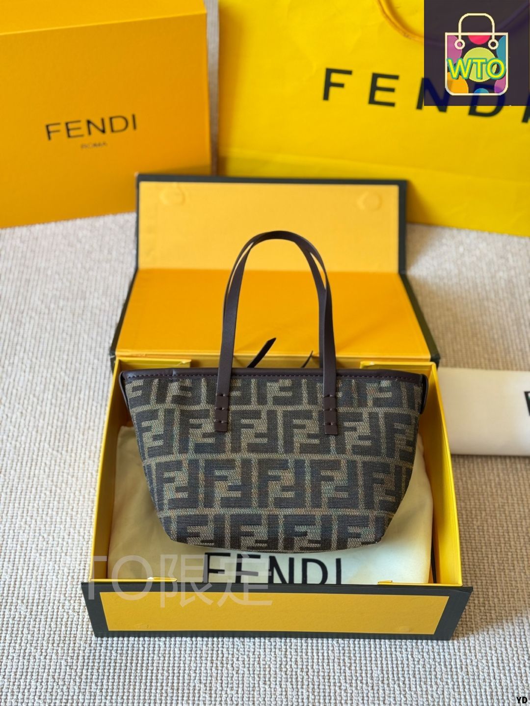 【関税込】FENDI ロゴ バスケットバッグ スモール 関税込】FENDI ロゴ バスケットバッグ スモール