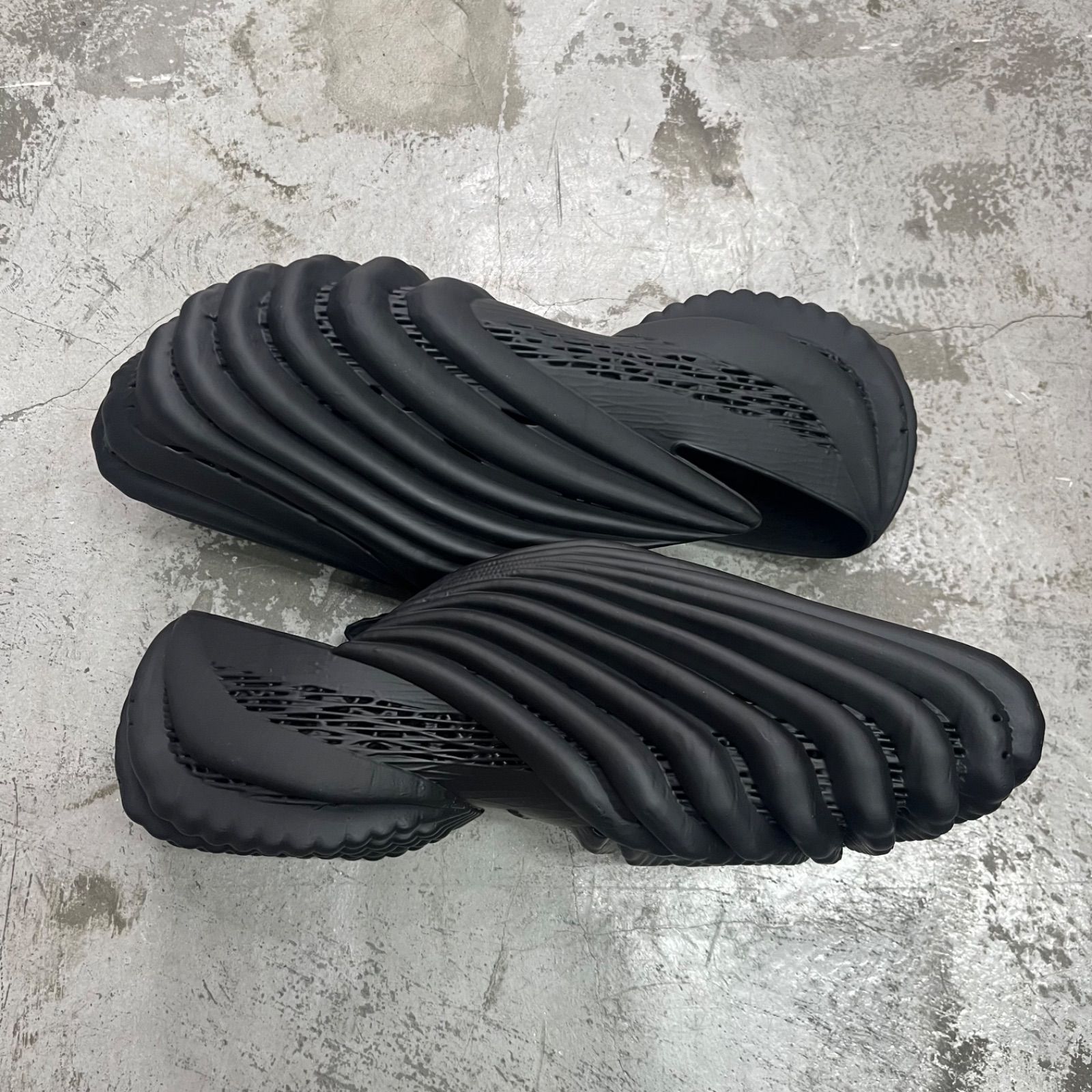Aliveform ARMIS SLIDE CHARCOAL アライブフォーム ALIVEFORM Armis Slides – ARYS Store