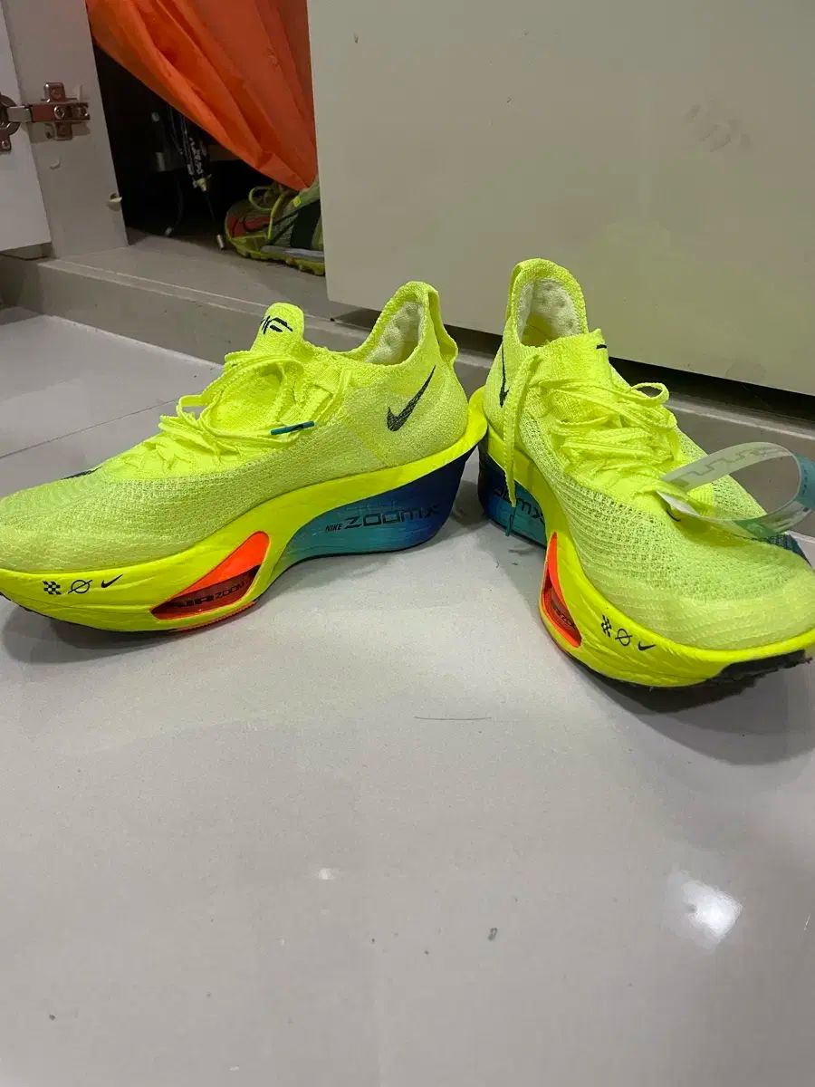 ナイキ アルファ 3 蛍光 255 サイズ