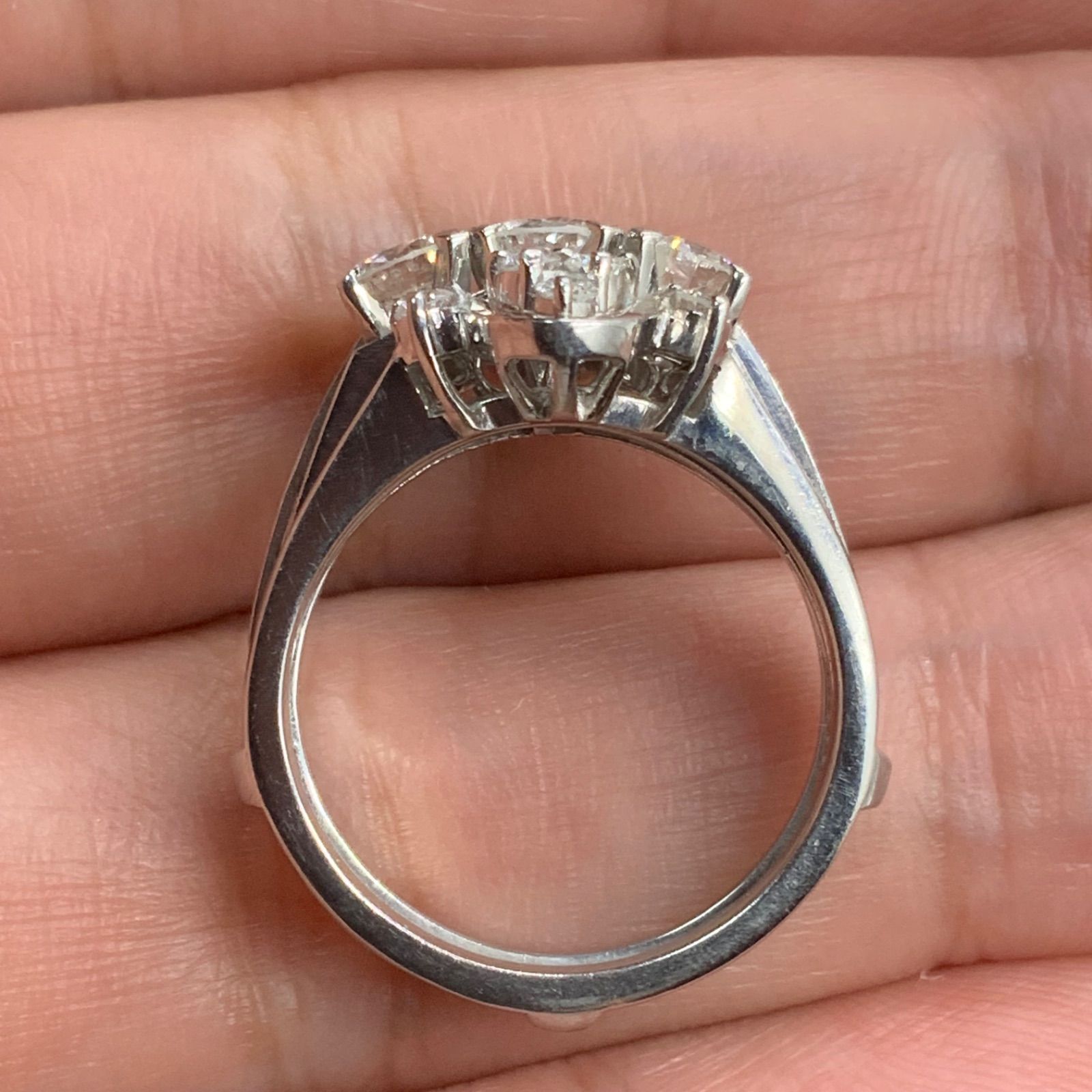 プラチナ ダイヤリング 10.5g 約11号 pt900 トータル1.09ct - メルカリ